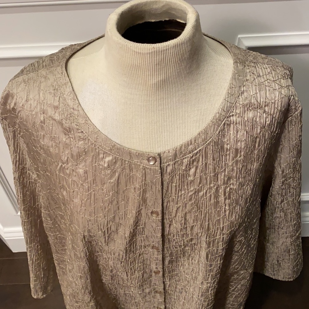 Chico’s NWT taupe w/woven gold button down jacket/tunic Chico’s size 3/US 16 - Picture 2 of 8